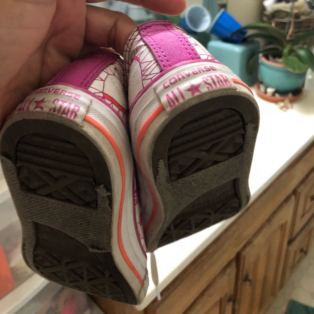 Girls Converse - Picture 3 of 3